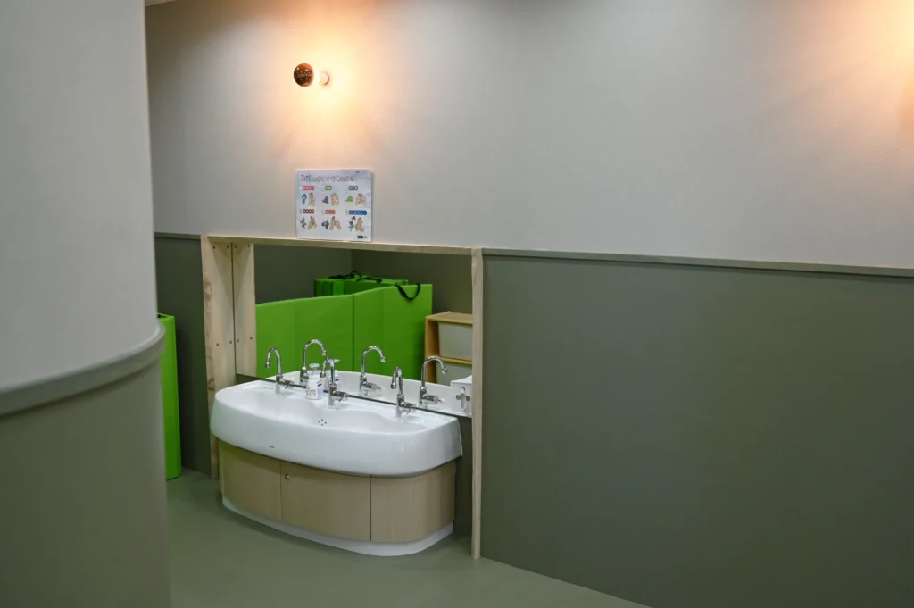 指導訓練室08_凹凸凸凹保育園