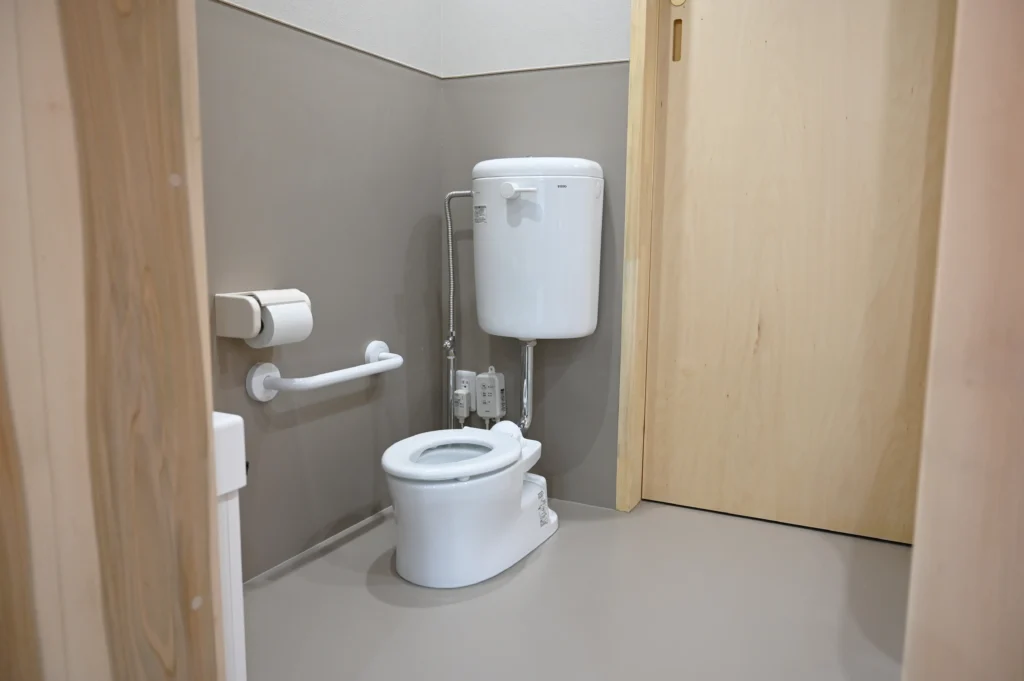 ﾄｲﾚ_凹凸凸凹保育園